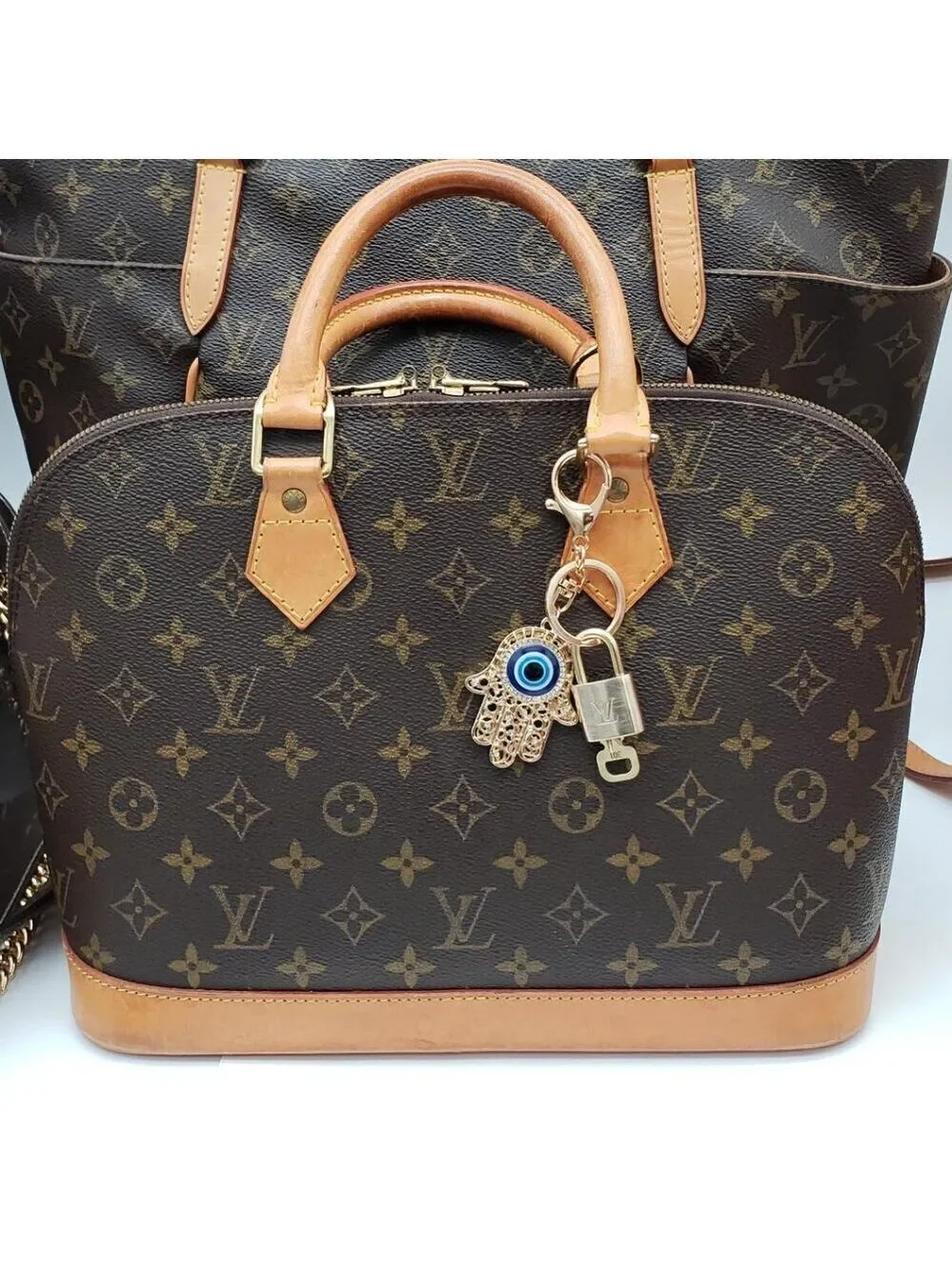 LV Authentic Gold Padlock 🔒 Key Set w/ Unbranded Evil Eye Keychain Charm